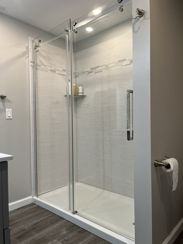 Walk in shower installer contracted near detroit michigan